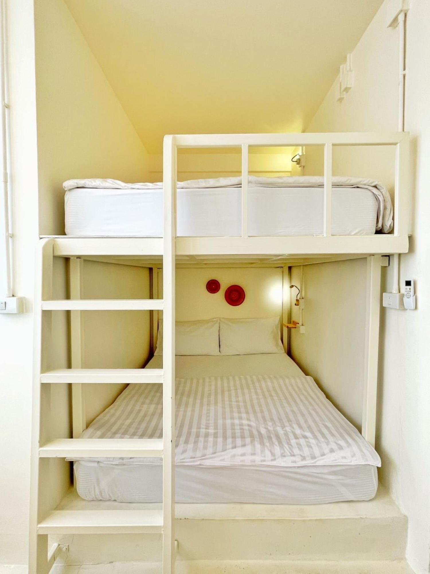 Purr Hostel Phuket Екстериор снимка