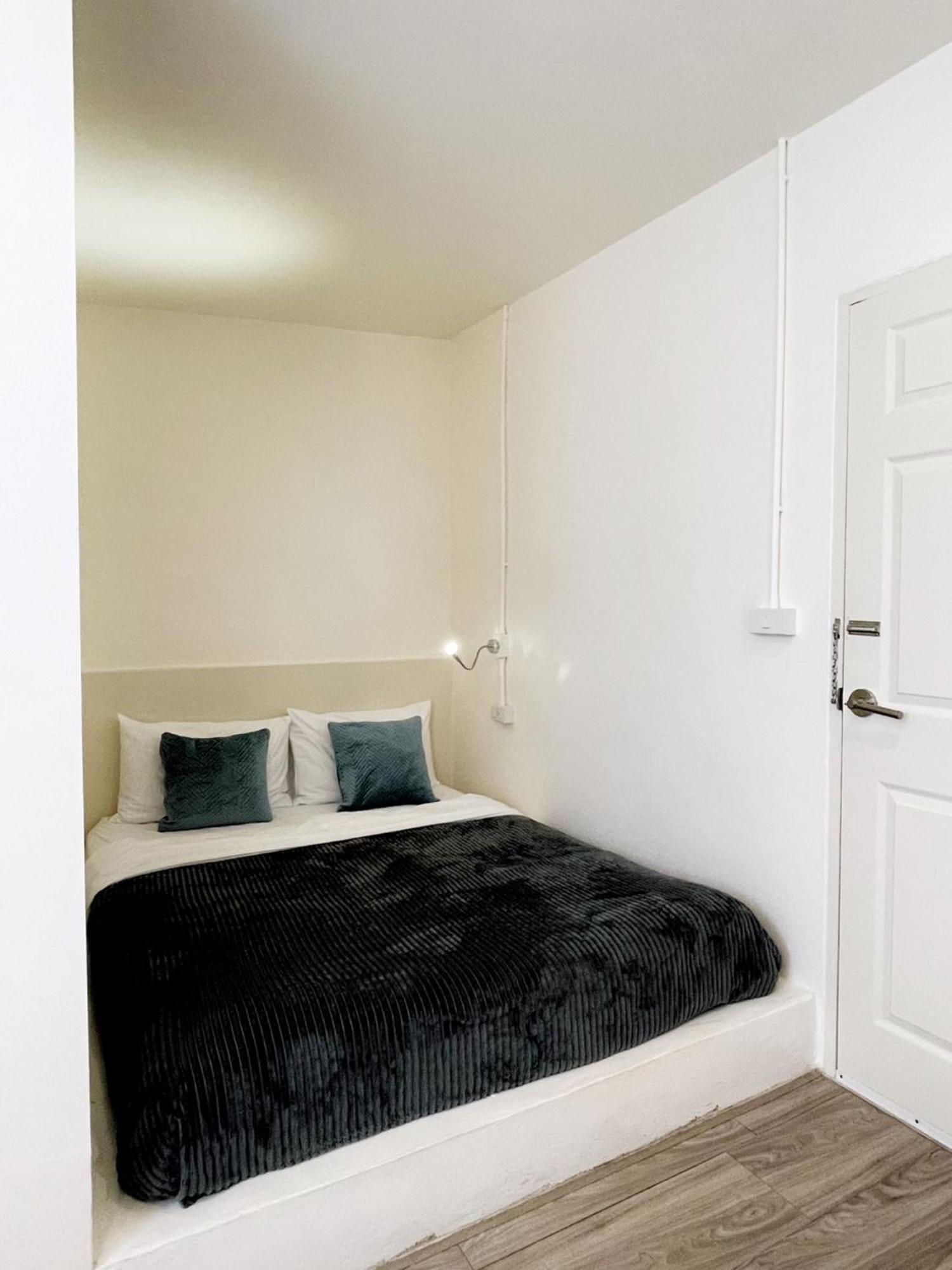 Purr Hostel Phuket Екстериор снимка
